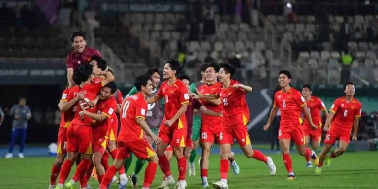 Các đội bóng từng vô địch V-League: Dấu Mốc | Ajax