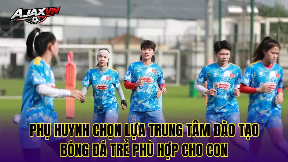 Phụ huynh chọn lựa trung tâm đào tạo bóng đá trẻ phù hợp cho con